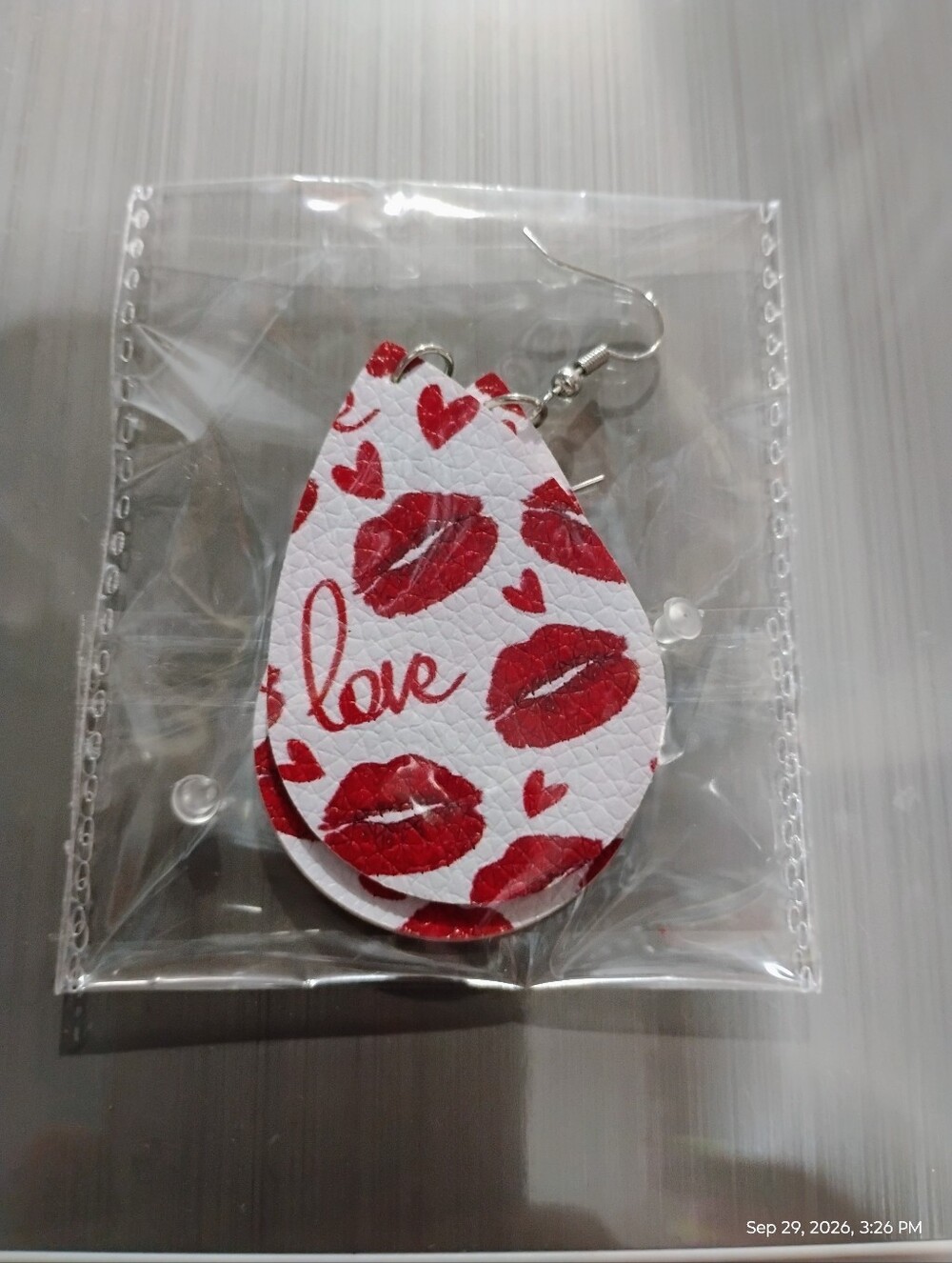 ❣️Red Kiss Print Leather Teardrop Earrings - Love Design